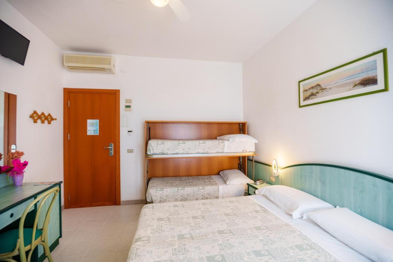 Hotel Astor Alba Adriatica Exteriör bild
