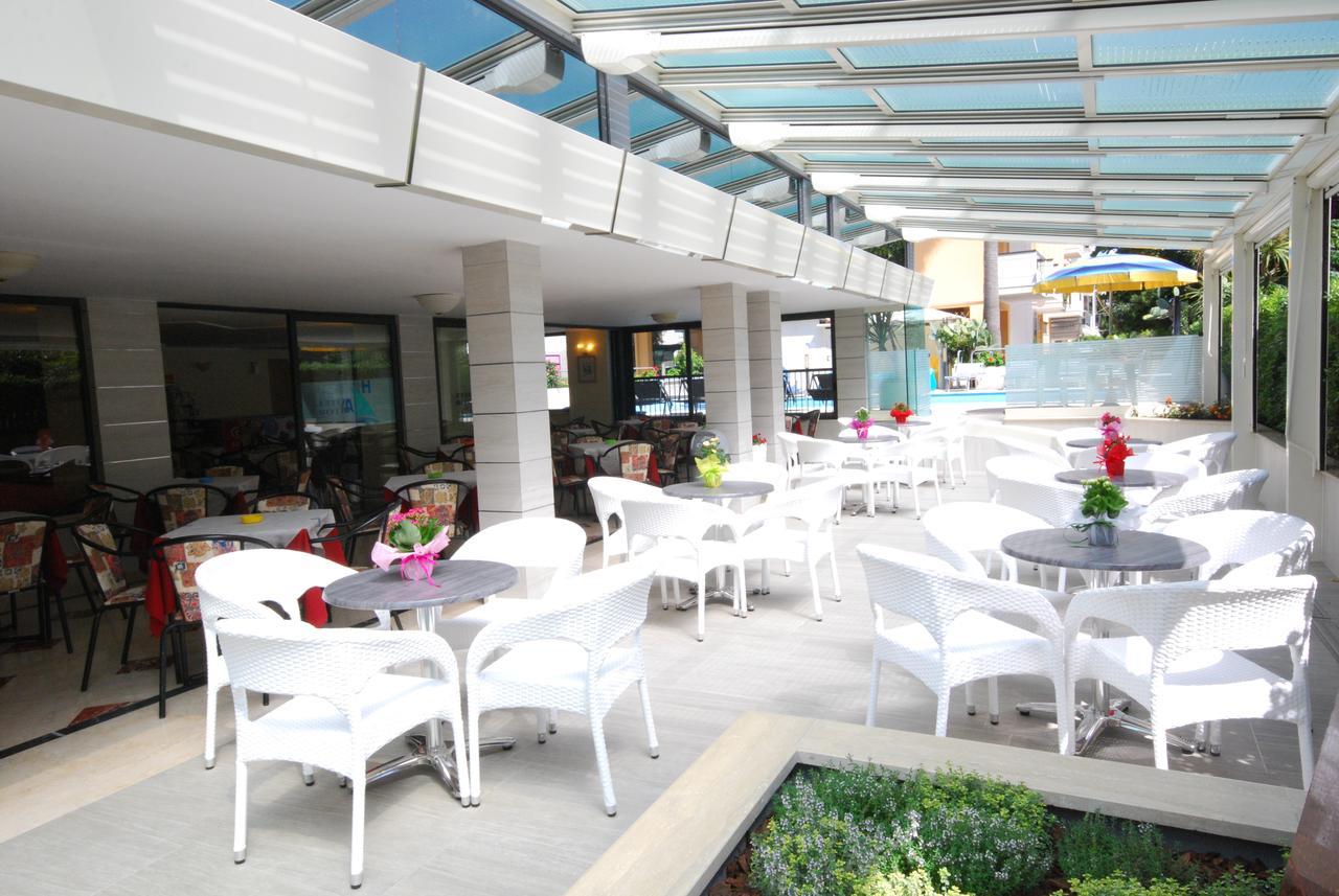 Hotel Astor Alba Adriatica Exteriör bild
