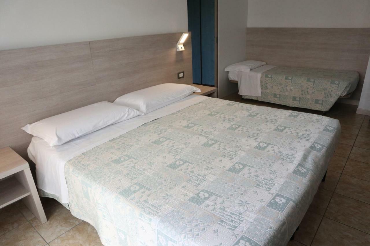 Hotel Astor Alba Adriatica Exteriör bild